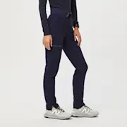 https://images.ctfassets.net/5j6wpslh72e4/6gRbJJvJInnGjJYE01lFOX/a567bf27efbf5fcf5528cecfd247d268/Q3_2023_08_NAVY_HW-YOLA_W_NICOLA_23426.jpg