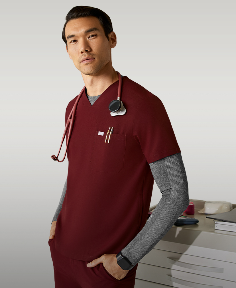 FIGS スクラブ Amazon.com: FIGS Casma Three-Pocket Scrub Top for Women – Navy