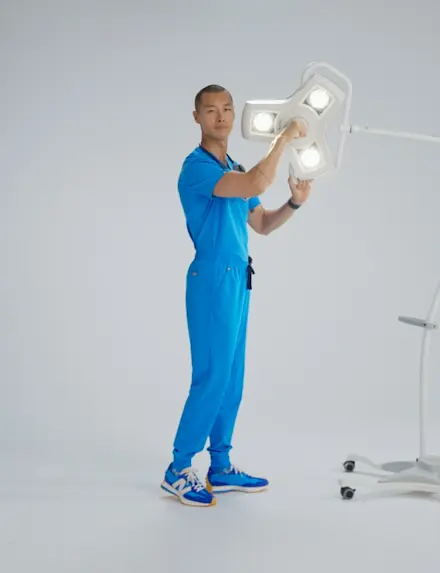 Kombiniere unser meistverkauftes Oberteil und unsere meistverkaufte Hose und sichere dir 20 % Rabatt – in den NEUEN Farben Sienna, Hafengrau und Blauer Horizont.