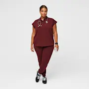 https://images.ctfassets.net/5j6wpslh72e4/7BmHoinGTXTjOHr0LVBaRo/d8e0d2793ee377c2192c5a5486fe00cb/XL_W_Rafaela_Top_Burgundy_Updated_Backrgound_Core_2022__1.jpg