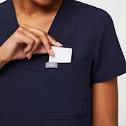 https://images.ctfassets.net/5j6wpslh72e4/7KwDwu0VExUcZONX68MnS6/8008b47c6809c88bfef18a2a01a1b275/W_Catarina_Navy_2022_Core_6.jpg