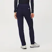https://images.ctfassets.net/5j6wpslh72e4/HYEItcrfNwWSh8Fnqnm5C/8b497302d1fbe0fa421dc3080ad90737/Q3_2023_08_NAVY_HW-YOLA_W_NICOLA_23432.jpg
