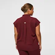 https://images.ctfassets.net/5j6wpslh72e4/T4ztblidnqSZfNfWCQaeK/8b5d69e682f30f6a4db8a45d4f143dbd/XL_W_Rafaela_Top_Burgundy_Updated_Backrgound_Core_2022__4.jpg