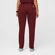 https://images.ctfassets.net/5j6wpslh72e4/XVN8oP9lCDHZJ0T2EyGSQ/6b1fabfe19e34f28ce30dba6f04ebb33/ALT_W_HW_Yola_Pant_2.0_Burgundy_Q2_2022__01_5.jpg