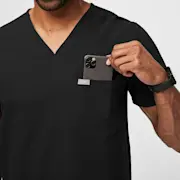 https://images.ctfassets.net/5j6wpslh72e4/u0lMAOKQRraog8gytkS5o/5ea4a8427c7a83e56ded4484e7d44d2e/CORE_BLACK_CHISEC_M_GABRIEL_13832.jpg