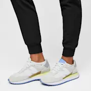 https://images.ctfassets.net/5j6wpslh72e4/yzY0L4My6xU2OVAoiVySJ/0204a6c8bdc709bc3447e3b19086ba29/W_HW_Zamora_Pant_2.0_Black_Q2_2022__05.jpg