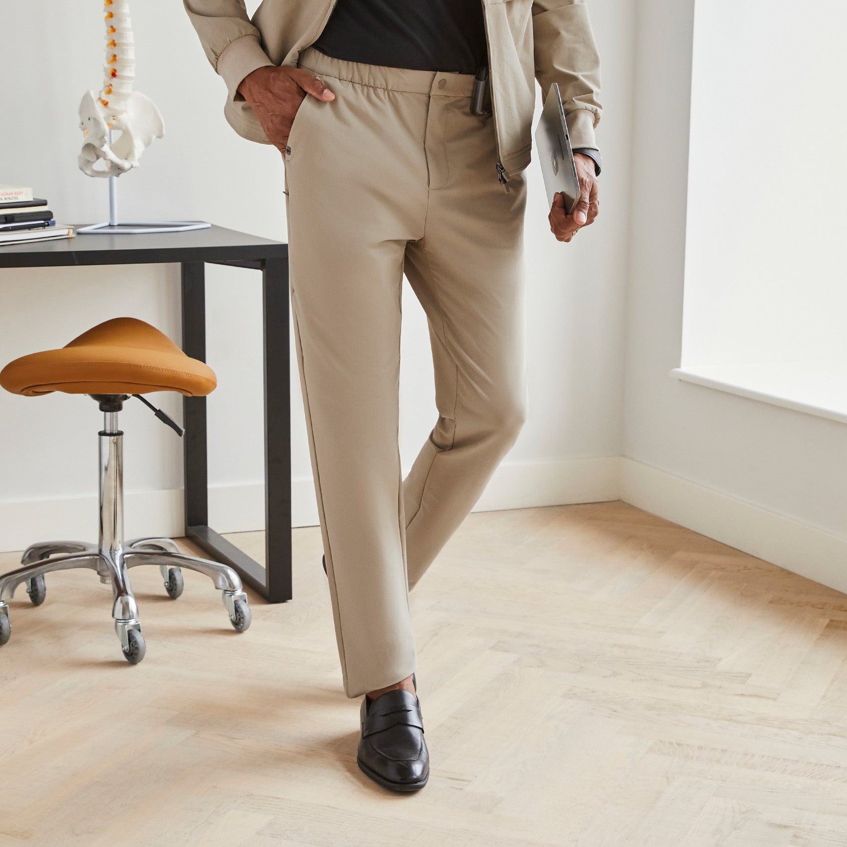 Sarga pantalon 2025