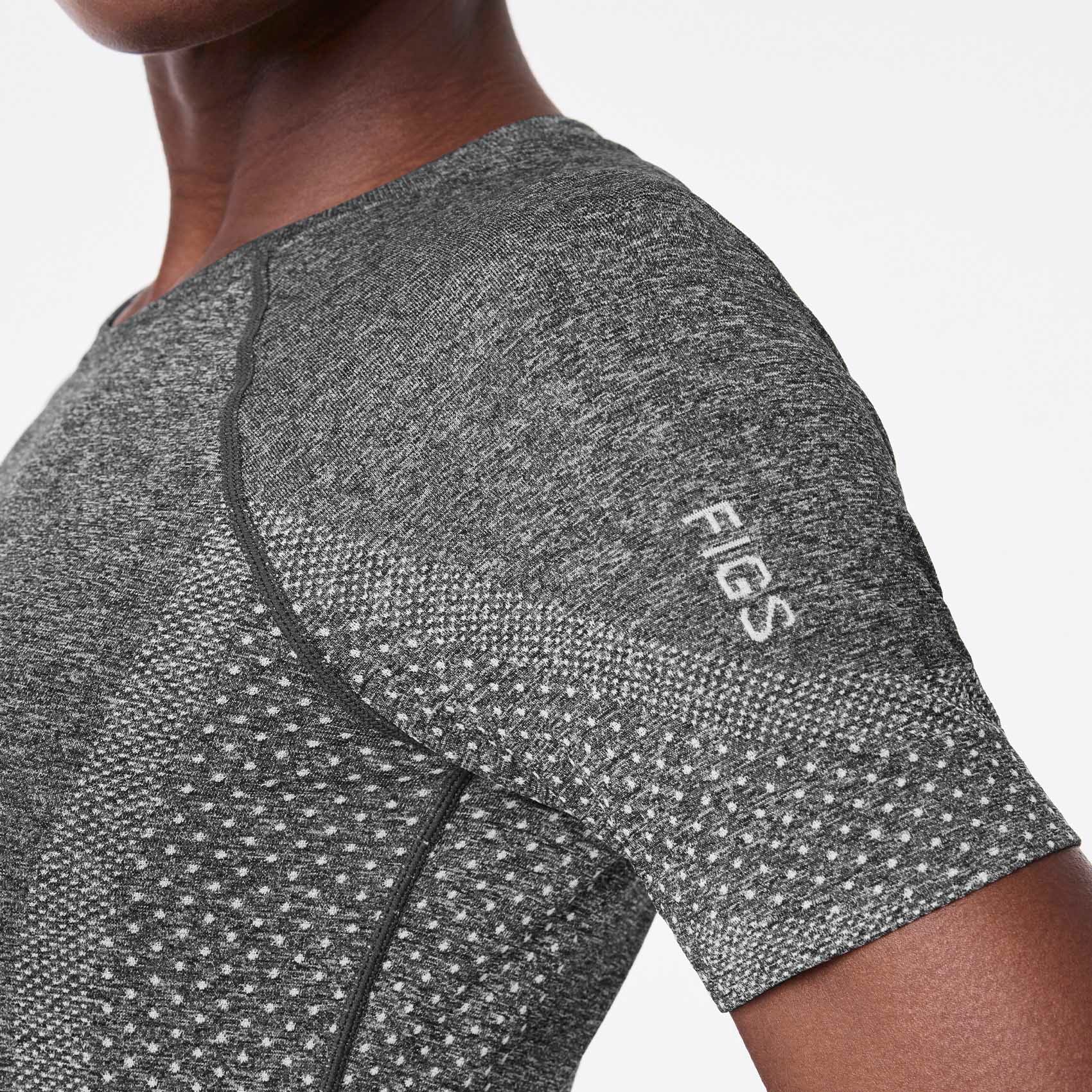 Women’s Salta Seamless Shortsleeve Underscrub - Graphite · FIGS
