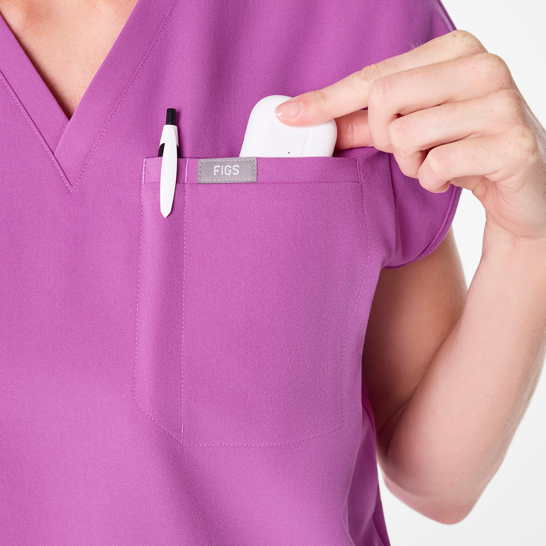 Women’s Raleigh Relaxed V-Neck Scrub Top - Ultraberry · FIGS