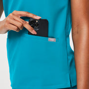 https://cdn.shopify.com/s/files/1/0139/8942/files/Q1_2022_11_TEAL_CASMA_W_DEJA_03927.jpg?v=1739903776