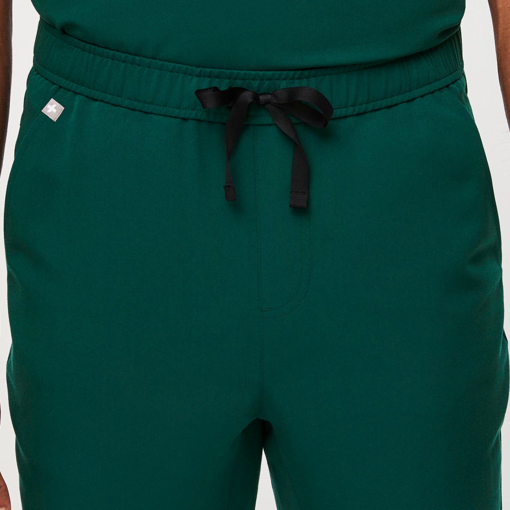 https://cdn.shopify.com/s/files/1/0139/8942/files/Q1_2023_01_AMAZON-GREEN_SLIM-TANSEN_M_GABE_20842.jpg?v=1685053854