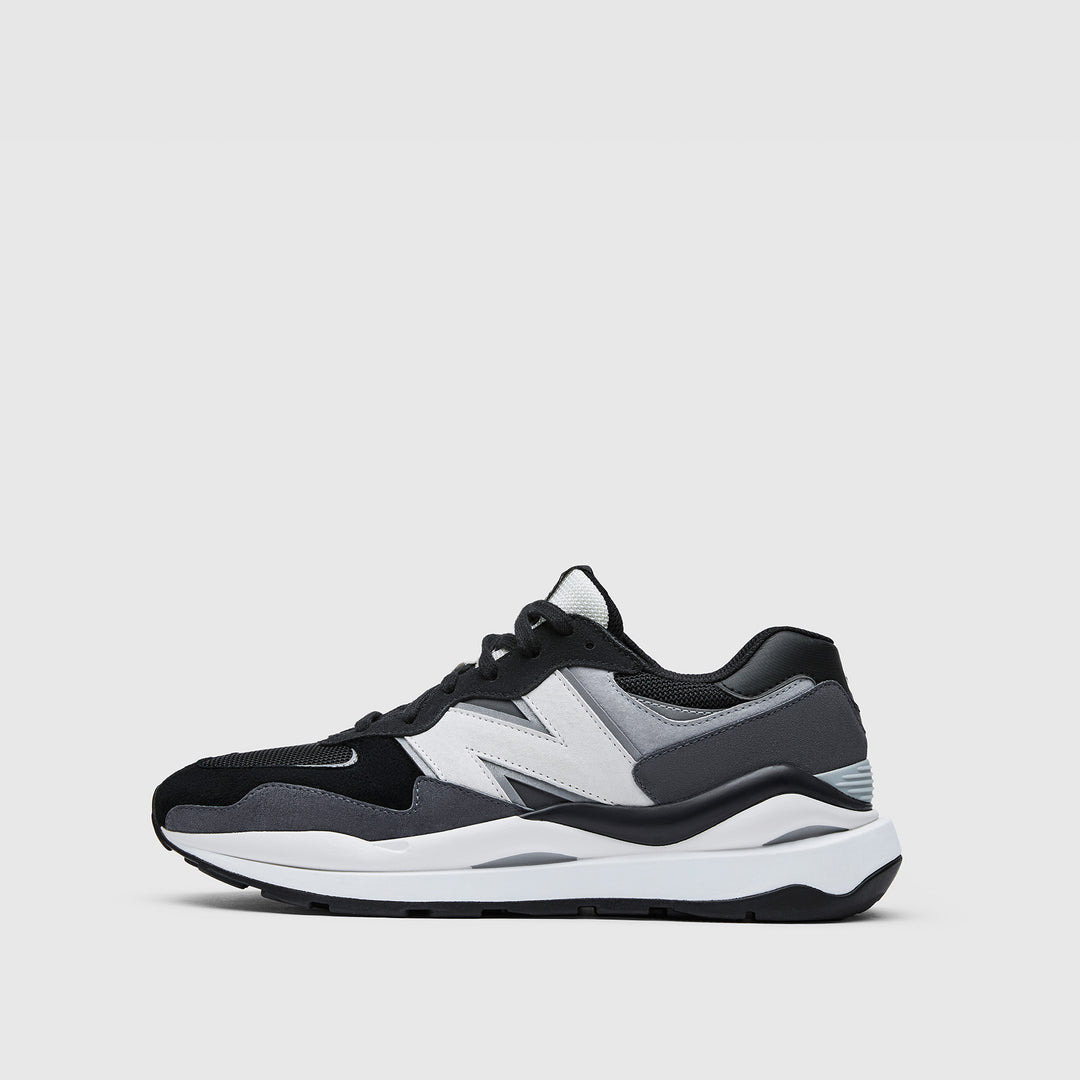 Unisex FIGS New Balance 5740 Black