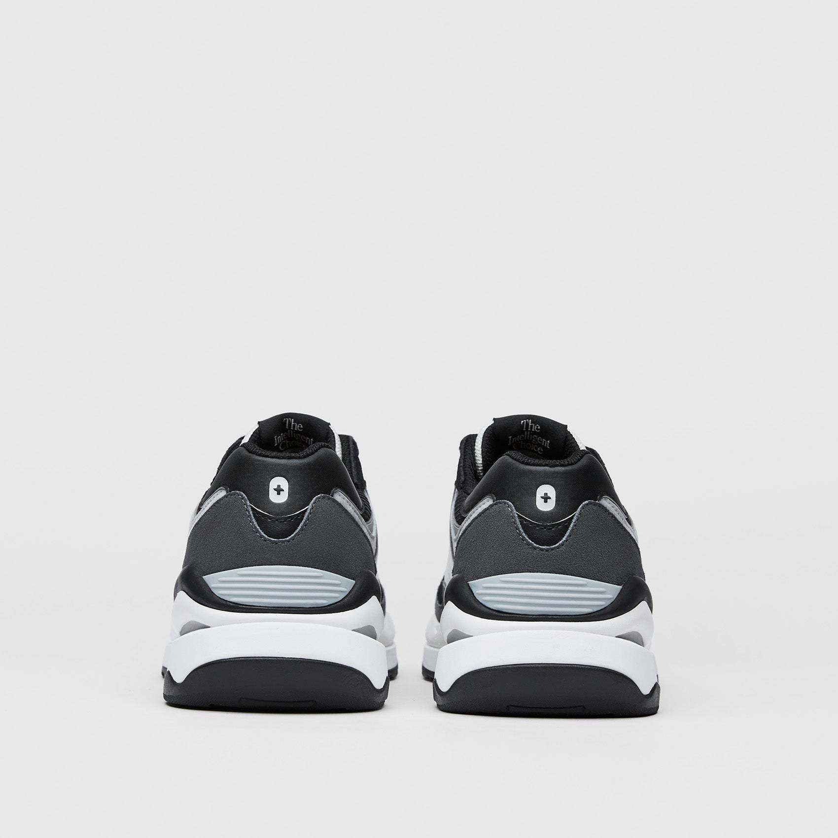 https://cdn.shopify.com/s/files/1/0139/8942/files/Q1_2023_01_BLACK_NB-5740_U_GHOST_14254.jpg?v=1683043943