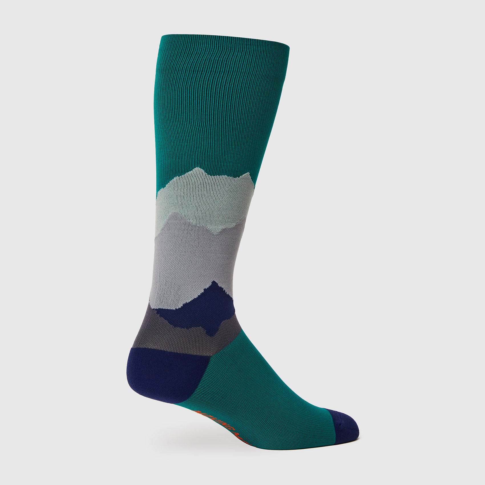 https://cdn.shopify.com/s/files/1/0139/8942/files/Q1_2023_01_HUNTER-GREEN_MOUNTAINS-COMPRESSION-SOCKS_M_GHOST_14150.jpg?v=1685053462