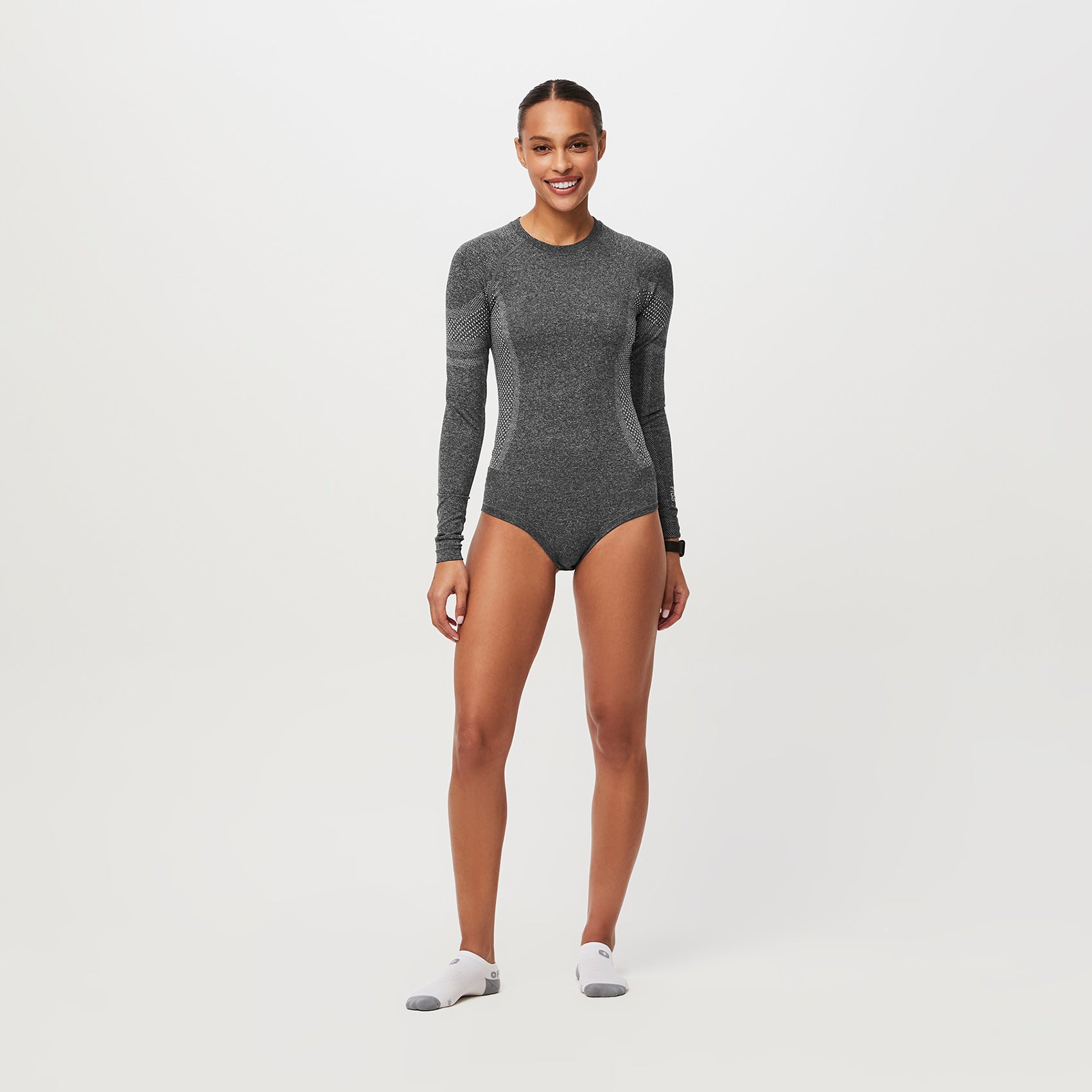 https://cdn.shopify.com/s/files/1/0139/8942/files/Q1_2023_02_GRAPHITE_SALTA-BODYSUIT_W_NATALIE_33258.jpg?v=1684354109