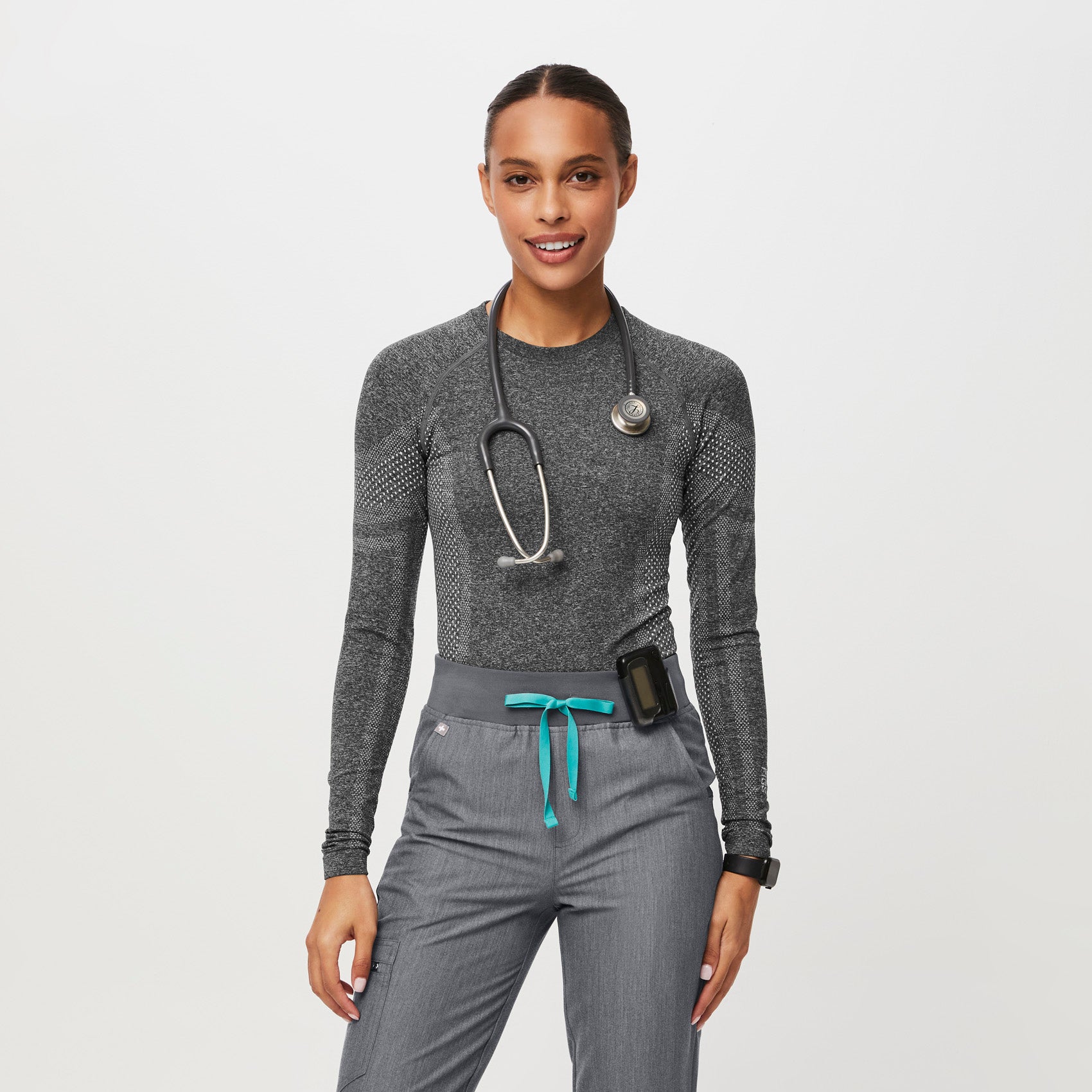https://cdn.shopify.com/s/files/1/0139/8942/files/Q1_2023_02_GRAPHITE_SALTA-BODYSUIT_W_NATALIE_33331.jpg?v=1684354109
