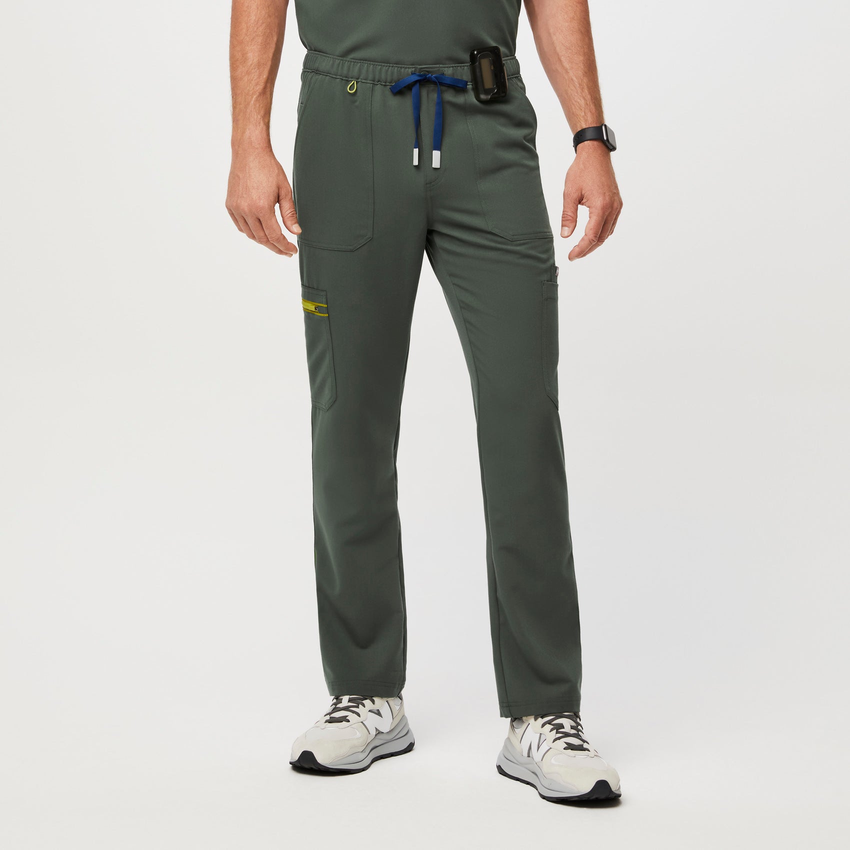 https://cdn.shopify.com/s/files/1/0139/8942/files/Q1_2023_02_MOSS_CAIRO-CONTRAST_M_COREY_40140.jpg?v=1682624981