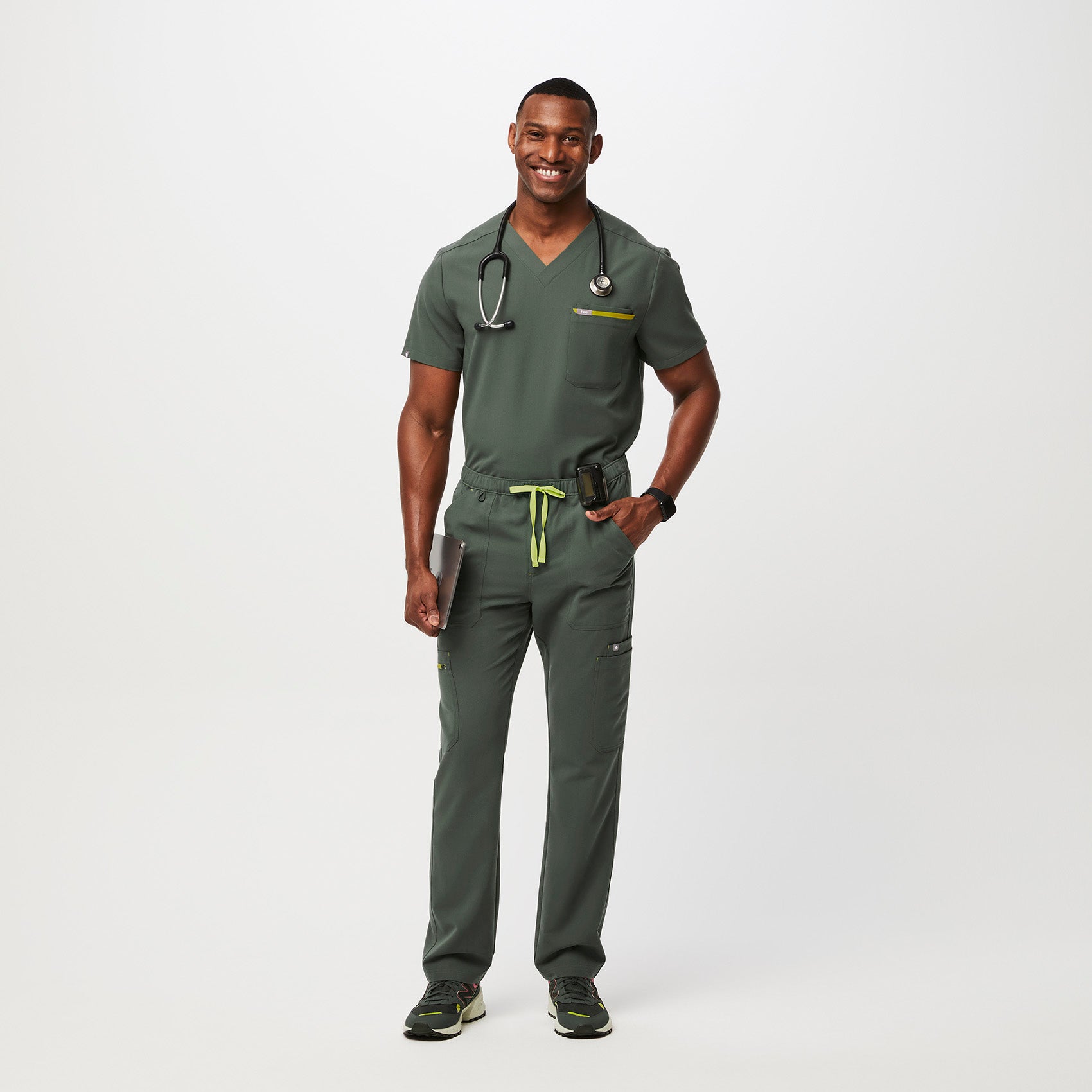 https://cdn.shopify.com/s/files/1/0139/8942/files/Q1_2023_02_MOSS_CONTRAST-TPU-CAIRO_M_TERRANCE_44795.jpg?v=1683210159