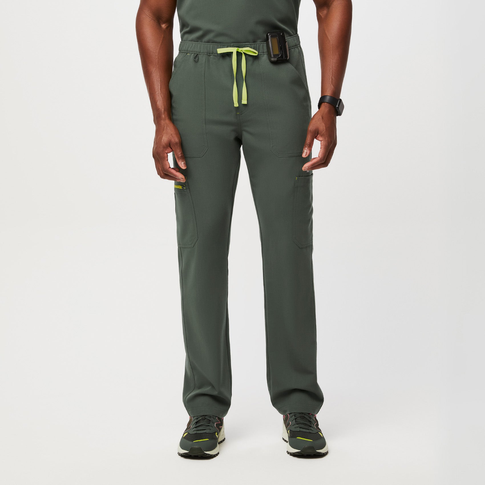 https://cdn.shopify.com/s/files/1/0139/8942/files/Q1_2023_02_MOSS_CONTRAST-TPU-CAIRO_M_TERRANCE_44801_c43c2b03-9c6d-4f08-bab8-d090c82b3676.jpg?v=1683210159