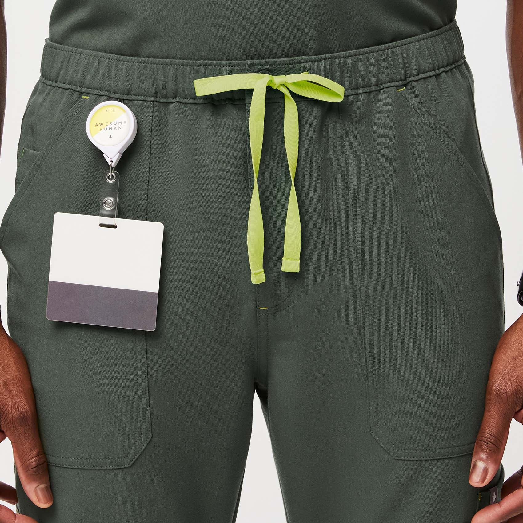 https://cdn.shopify.com/s/files/1/0139/8942/files/Q1_2023_02_MOSS_CONTRAST-TPU-CAIRO_M_TERRANCE_44811_f69bcffb-7de4-40c9-bc61-4f2361ea078f.jpg?v=1683210159