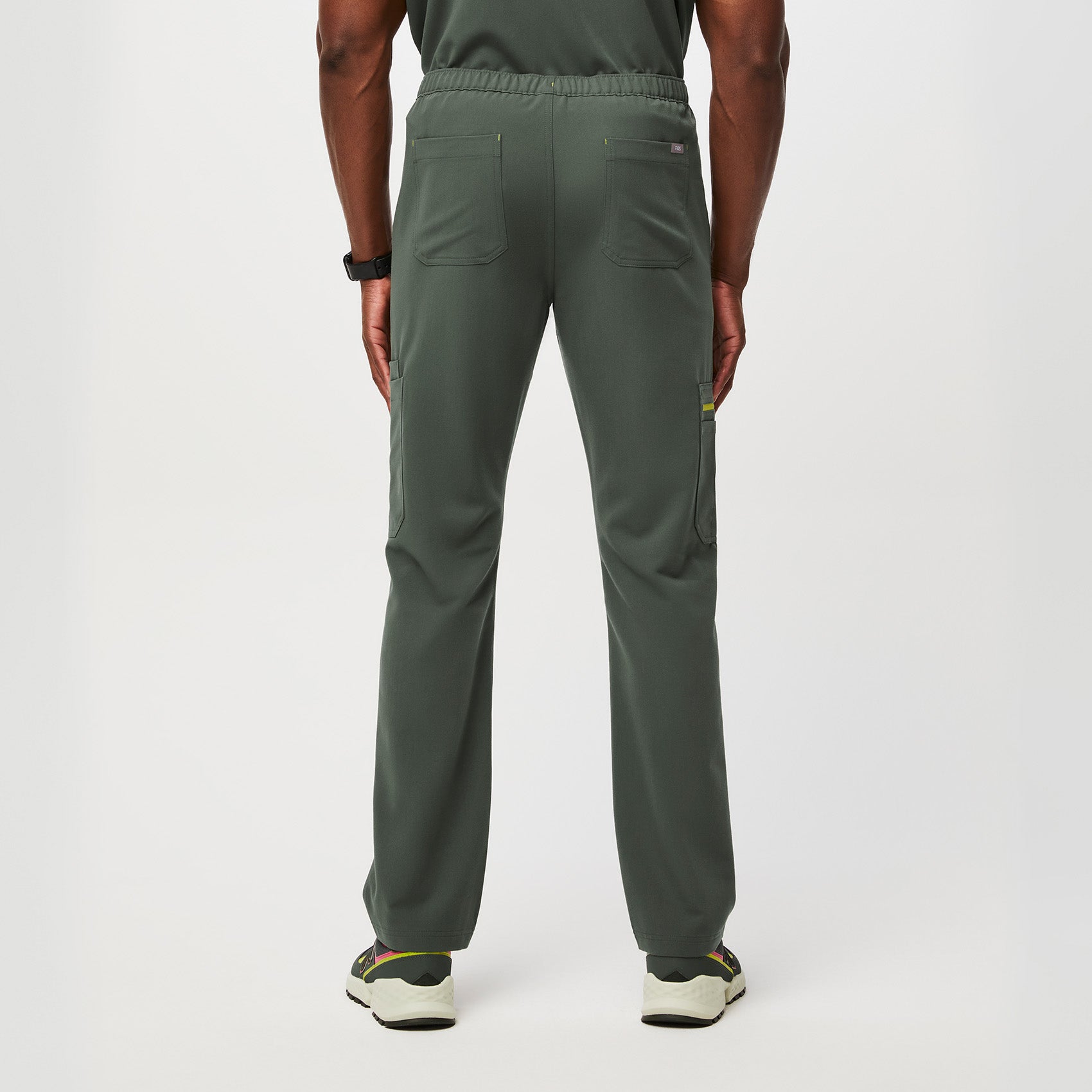 https://cdn.shopify.com/s/files/1/0139/8942/files/Q1_2023_02_MOSS_CONTRAST-TPU-CAIRO_M_TERRANCE_44836_a65575d4-59d0-48bb-936c-f6d6907db1e1.jpg?v=1683210159