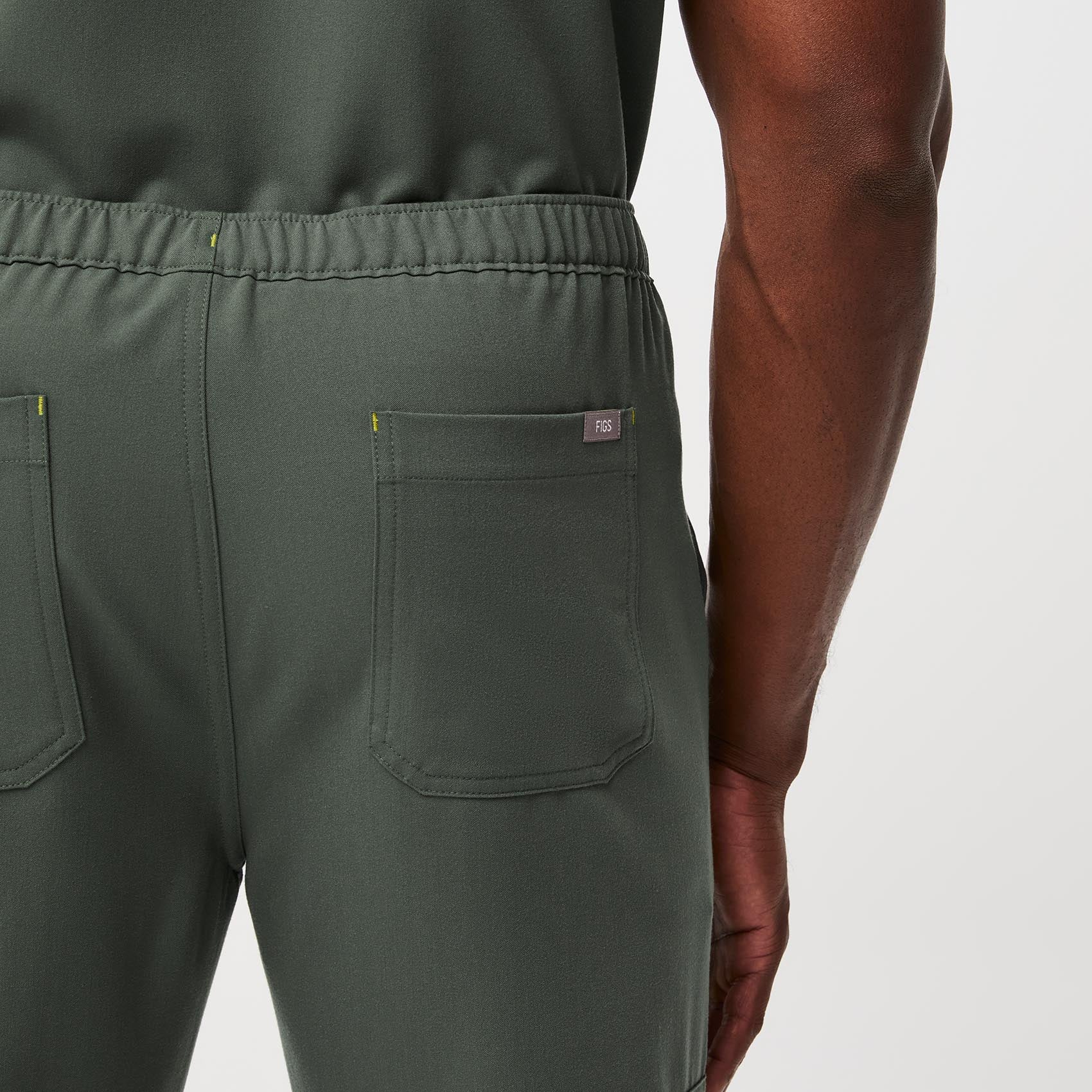 https://cdn.shopify.com/s/files/1/0139/8942/files/Q1_2023_02_MOSS_CONTRAST-TPU-CAIRO_M_TERRANCE_44847_e247c509-b50c-4f26-b796-a9313efd672b.jpg?v=1683210159