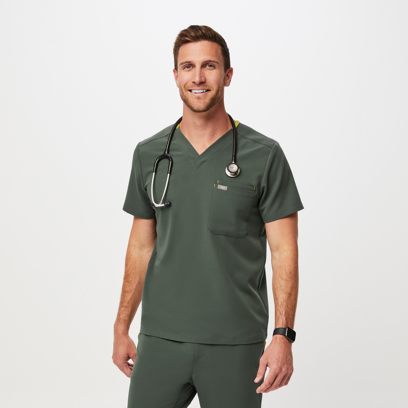 https://cdn.shopify.com/s/files/1/0139/8942/files/Q1_2023_02_MOSS_LEON-CONTRAST_M_COREY_40288.jpg?v=1683210674