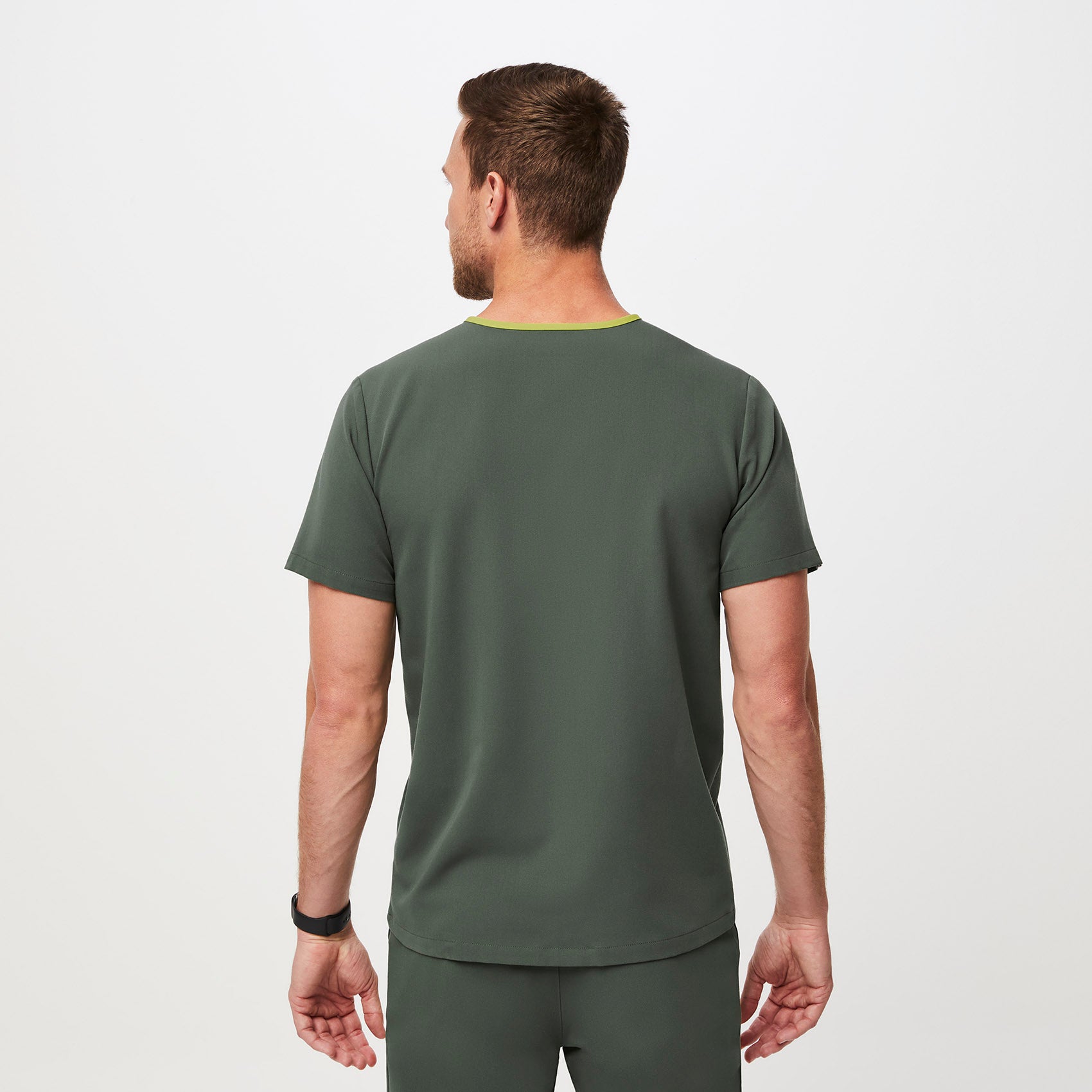 https://cdn.shopify.com/s/files/1/0139/8942/files/Q1_2023_02_MOSS_LEON-CONTRAST_M_COREY_40331.jpg?v=1683210674