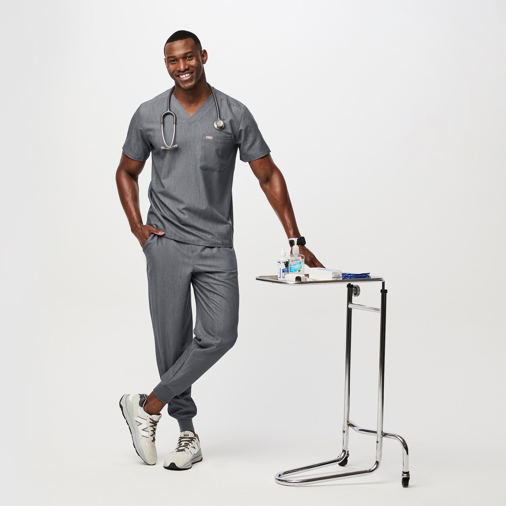 https://cdn.shopify.com/s/files/1/0139/8942/files/Q1_2023_02_WHITE_5740_M_TERRANCE_44458.jpg?v=1682984347