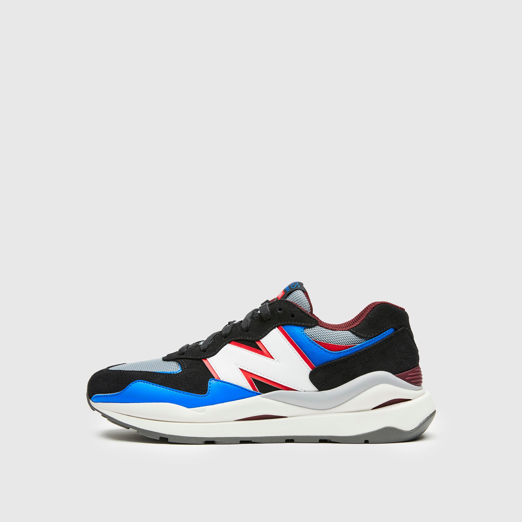 https://cdn.shopify.com/s/files/1/0139/8942/files/Q1_2023_03_BLACK_NB-5740_U_GHOST_00005.jpg?v=1683044602