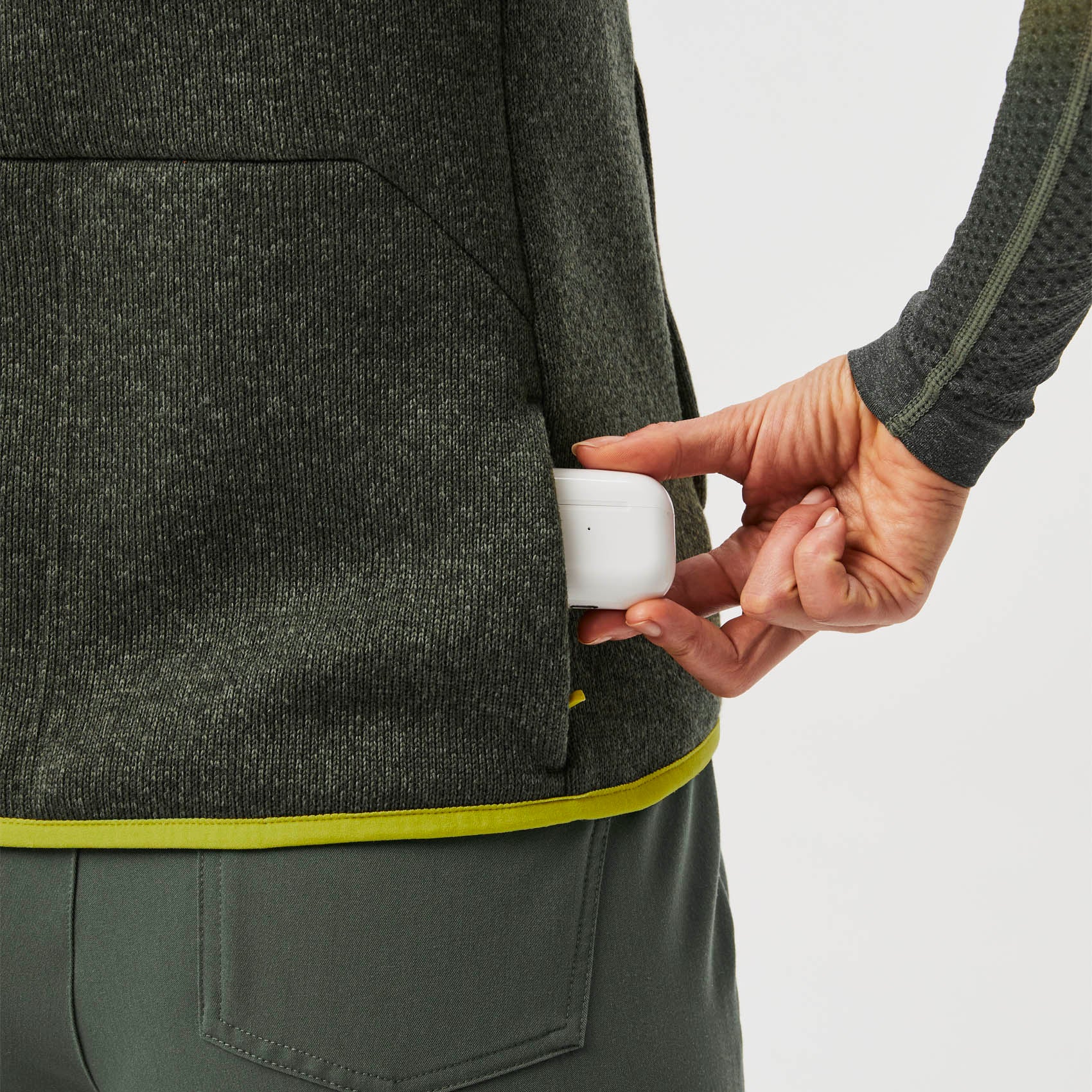 https://cdn.shopify.com/s/files/1/0139/8942/files/Q1_2023_03_HEATHERED-MOSS_SWEATERKNIT-VEST_W_MADI_53835.jpg?v=1682634944