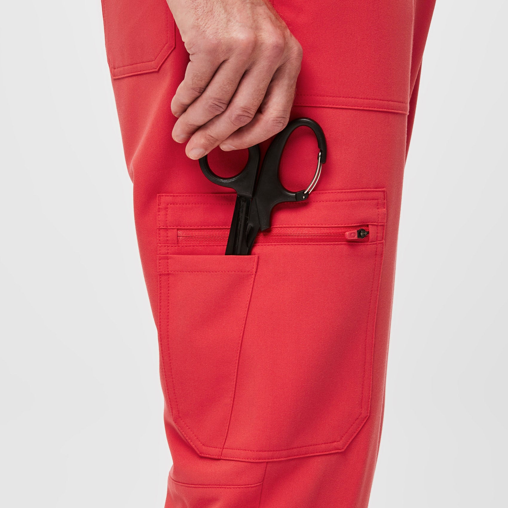 https://cdn.shopify.com/s/files/1/0139/8942/files/Q1_2023_03_HIBISCUS_TAIRO_U_MATHIEU_59188_10cc2869-29ae-4860-bc3d-359074007578.jpg?v=1684869593