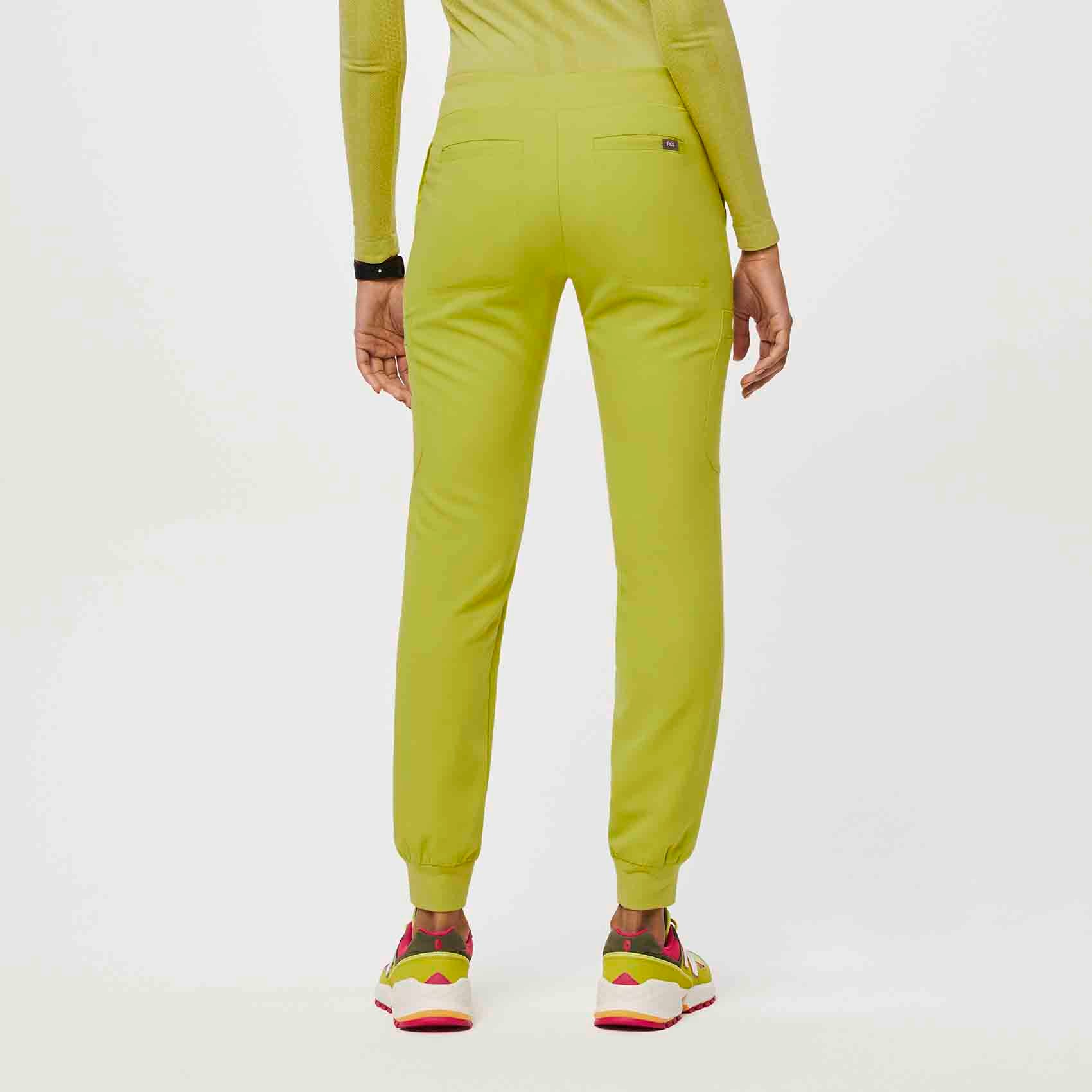 https://cdn.shopify.com/s/files/1/0139/8942/files/Q1_2023_03_LIMEADE_MUOY-PANT_W_DEJA_66528.jpg?v=1682458205