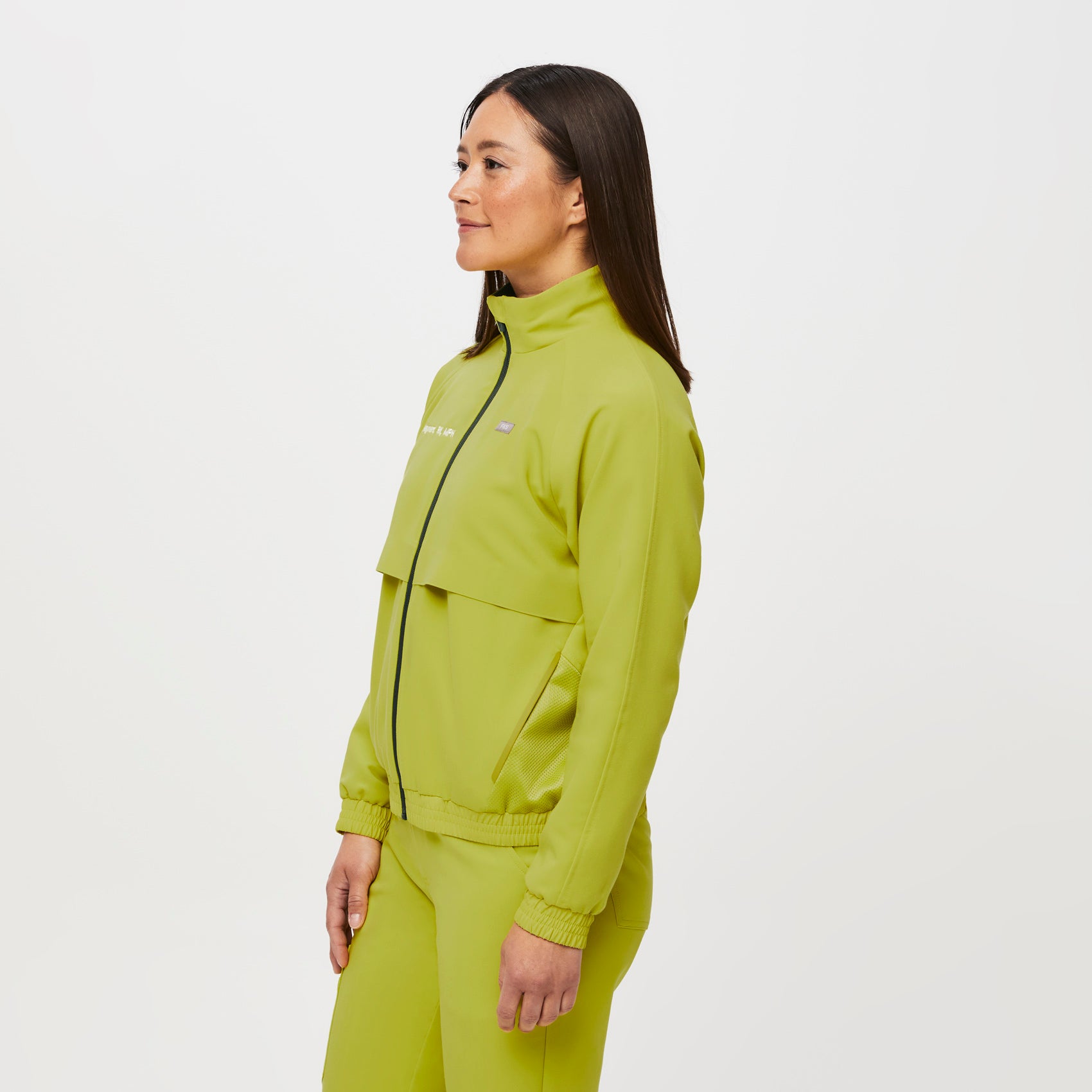 https://cdn.shopify.com/s/files/1/0139/8942/files/Q1_2023_03_LIMEADE_SYDNEY-CONTRAST_W_EMI_57023.jpg?v=1682546065