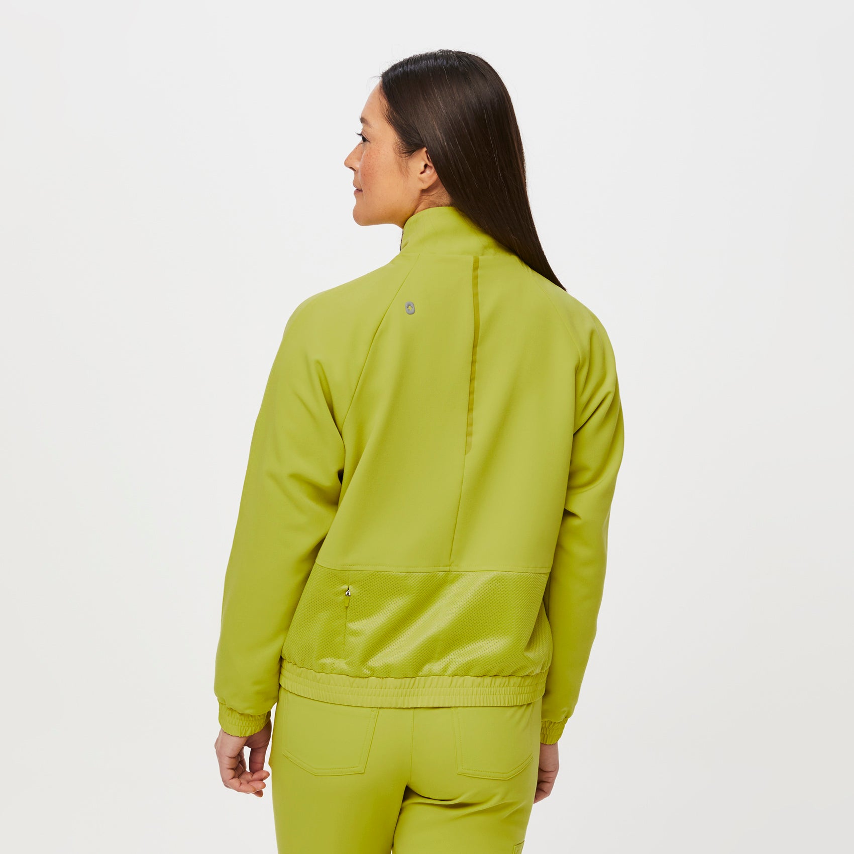 https://cdn.shopify.com/s/files/1/0139/8942/files/Q1_2023_03_LIMEADE_SYDNEY-CONTRAST_W_EMI_57027.jpg?v=1682458086