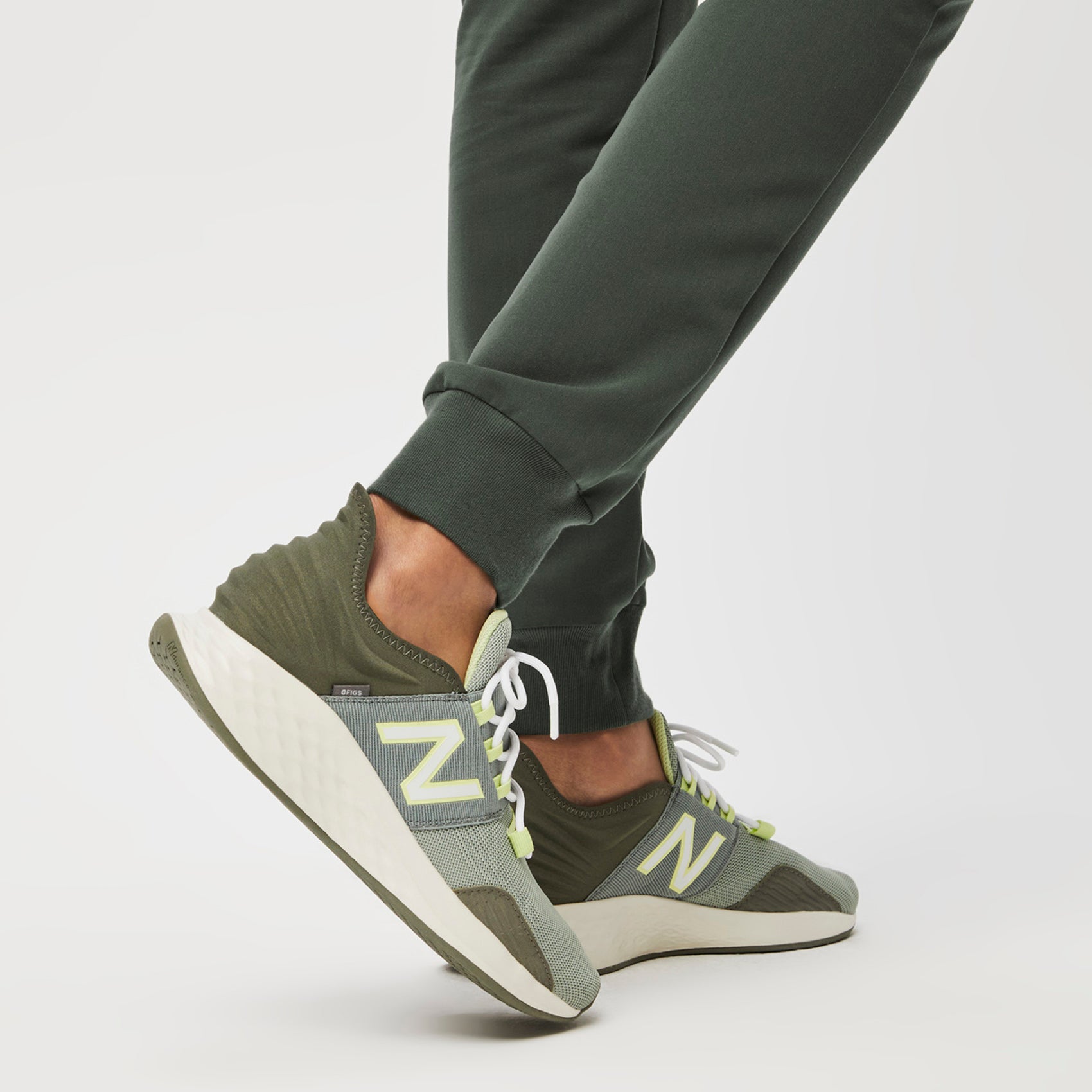 FIGS  New Balance Roav Unisexe - Gris mousse