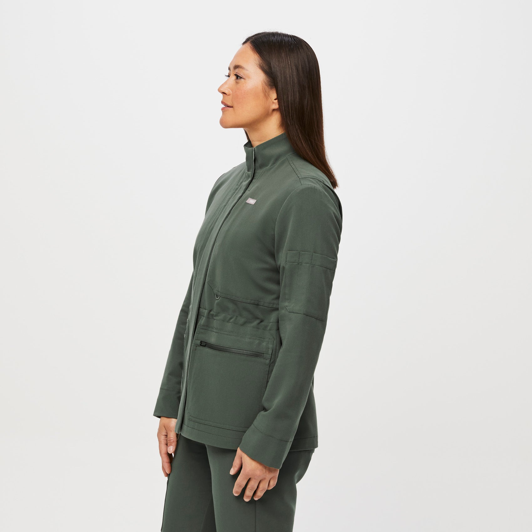 https://cdn.shopify.com/s/files/1/0139/8942/files/Q1_2023_03_MOSS_WALKER-JACKET_W_EMI_56857.jpg?v=1682692319