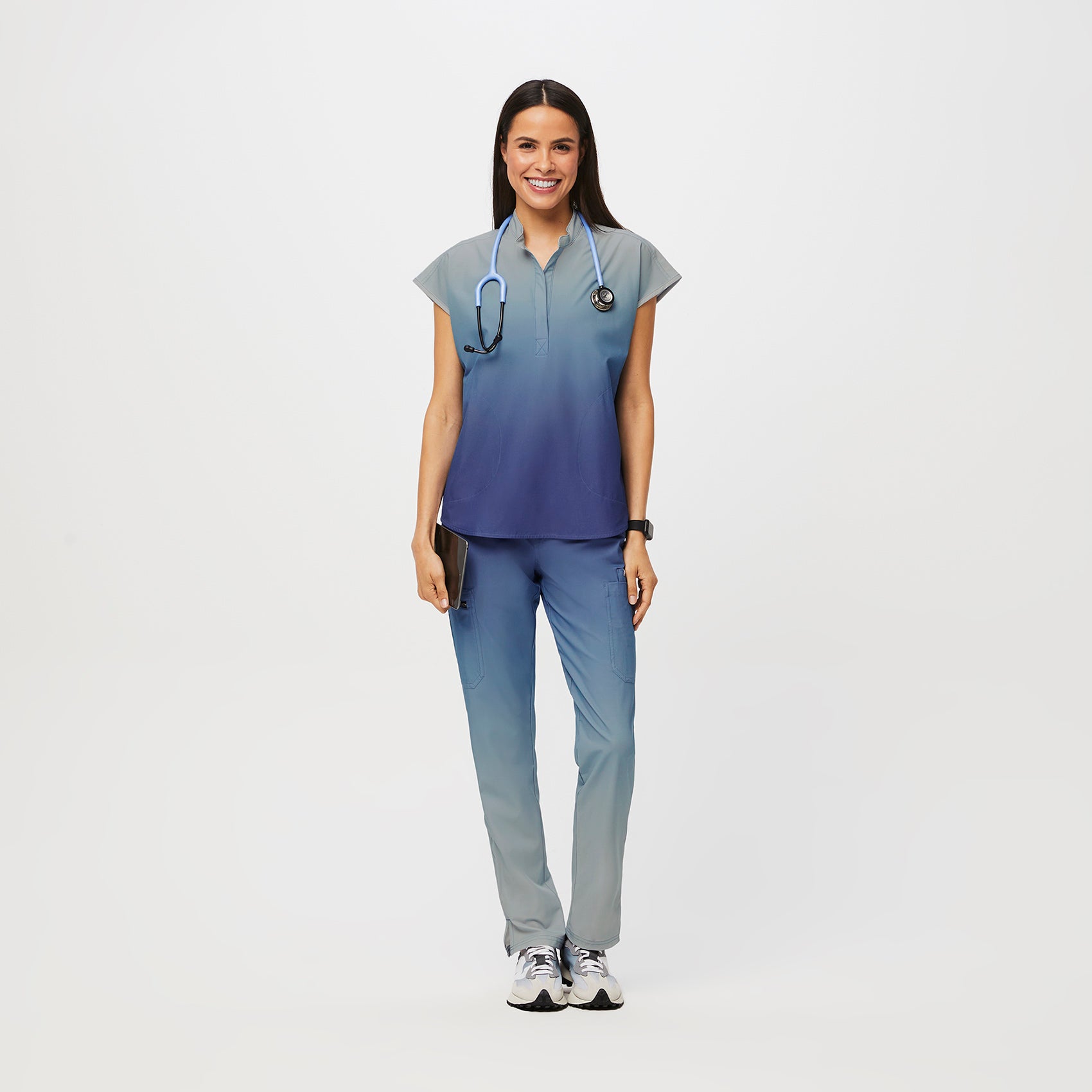 https://cdn.shopify.com/s/files/1/0139/8942/files/Q1_2023_03_OCEAN-MIST-OMBRE_FREEX-RAFAELA_W_EMILY_52591.jpg?v=1683572247