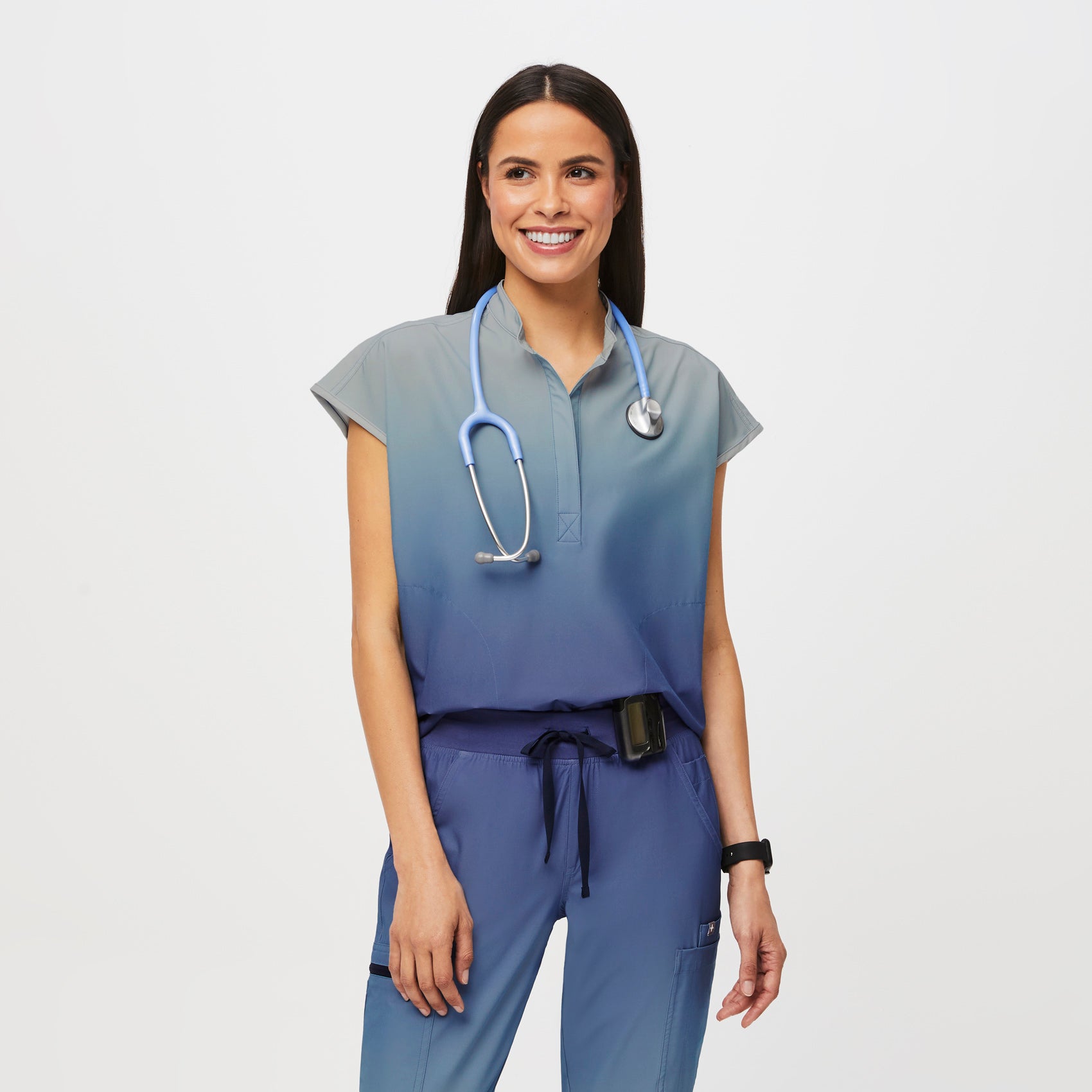 https://cdn.shopify.com/s/files/1/0139/8942/files/Q1_2023_03_OCEAN-MIST-OMBRE_FREEX-RAFAELA_W_EMILY_52644.jpg?v=1683572247