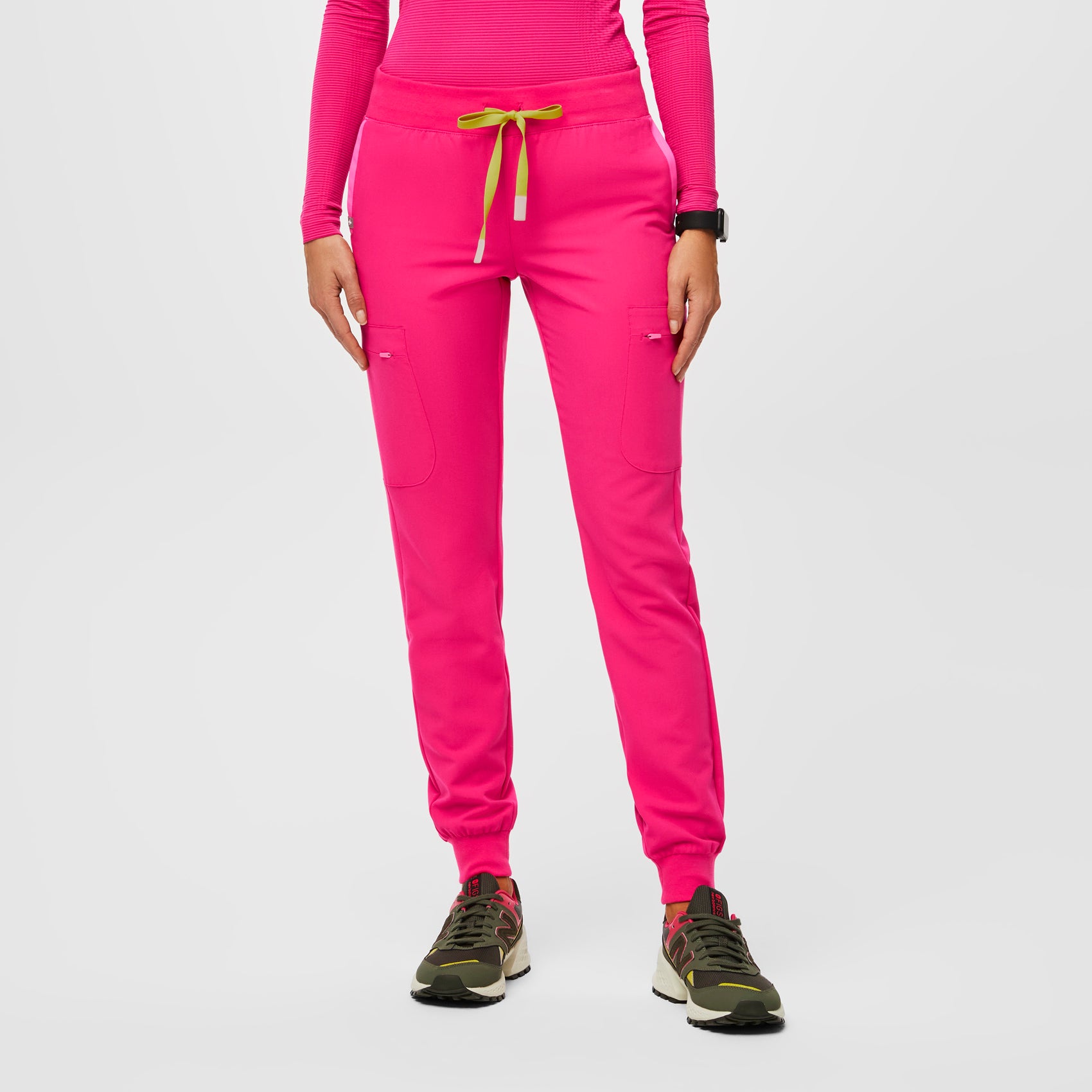 https://www.wearfigs.com/i/shopify/s/files/1/0139/8942/files/Q1_2023_03_SHOCKING-PINK_MUOY-SCRUB-PANT_W_MADI_54017_a9360803-c729-4b66-ba38-c03648db26b1.jpg?v=1683128864