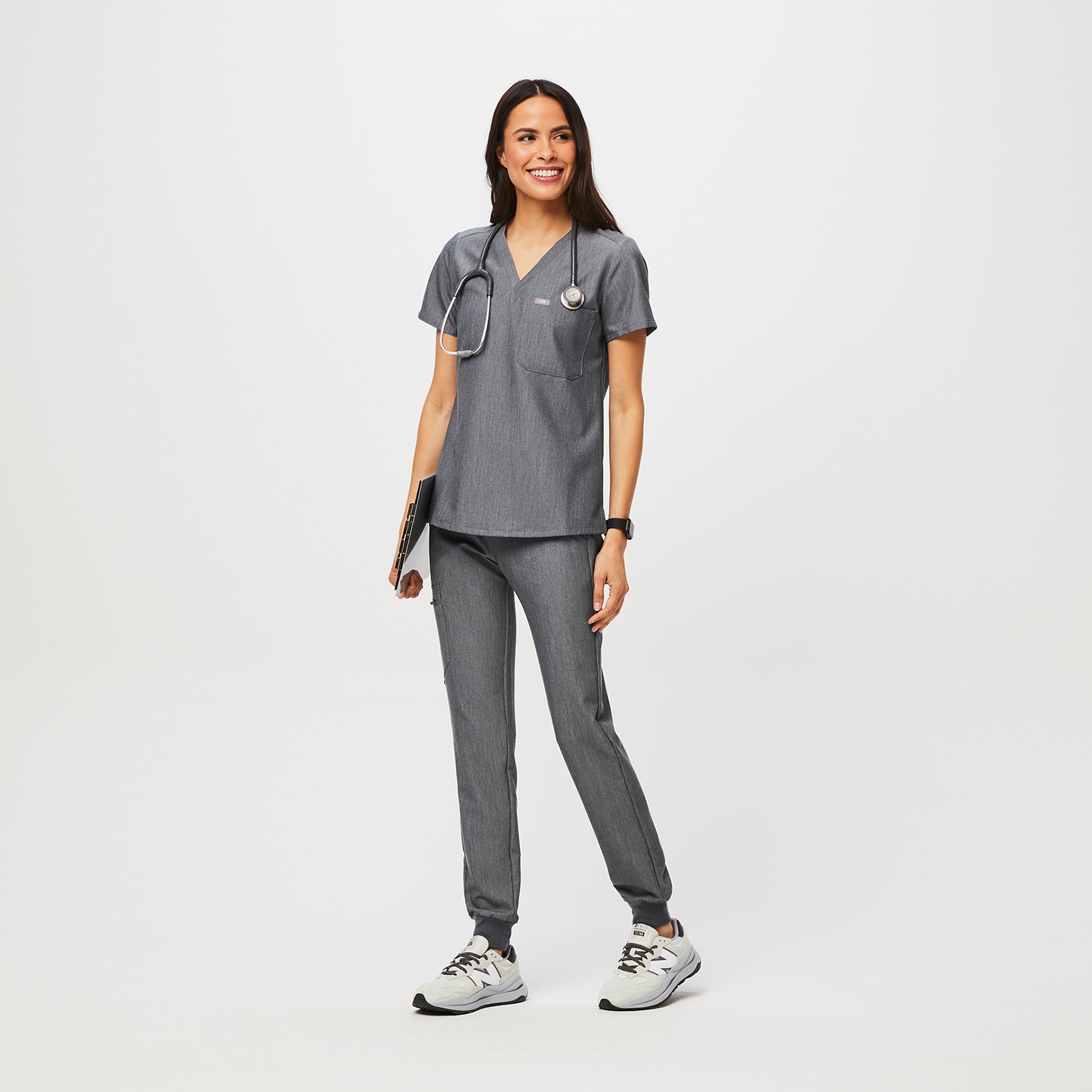 https://cdn.shopify.com/s/files/1/0139/8942/files/Q1_2023_03_WHITE_NB-5740_U_EMILY_52372.jpg?v=1682984347