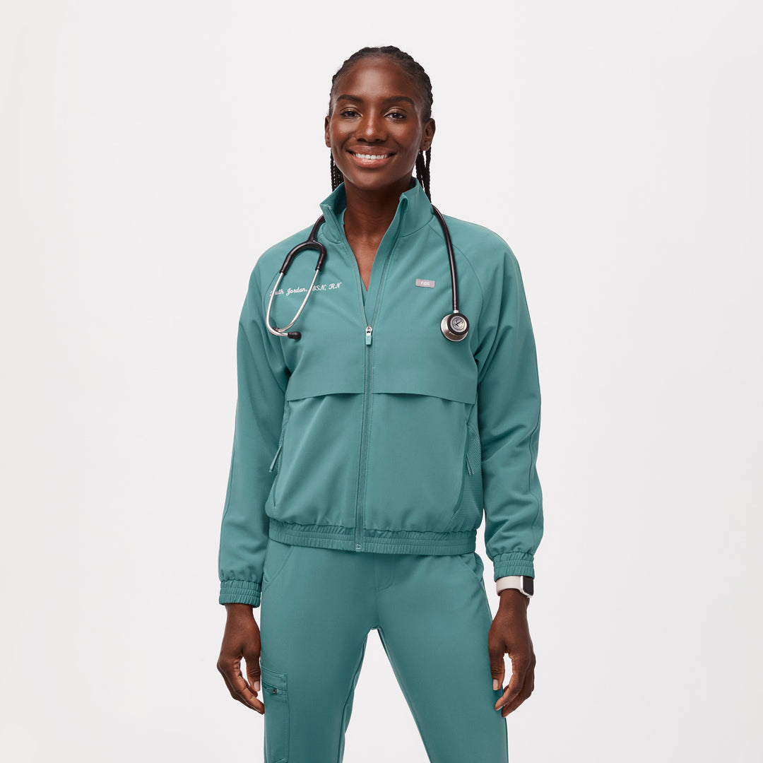 Women’s Sydney Scrub Jacket Hydrogreen · FIGS
