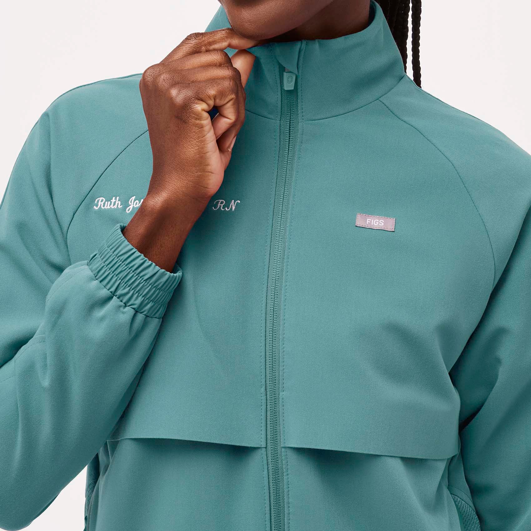 Women’s Sydney Scrub Jacket Hydrogreen · FIGS