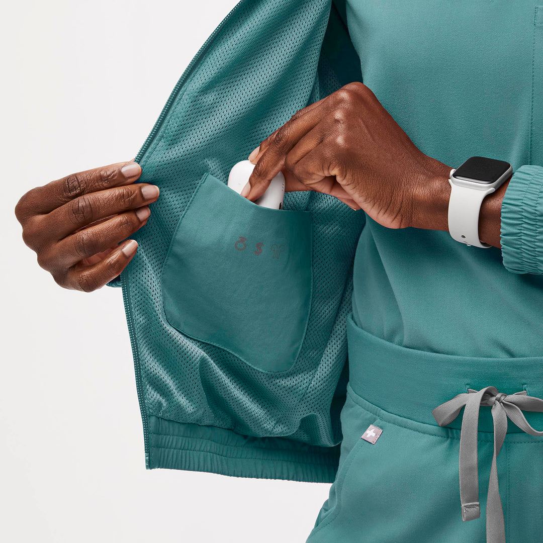 Women’s Sydney Scrub Jacket Hydrogreen · FIGS
