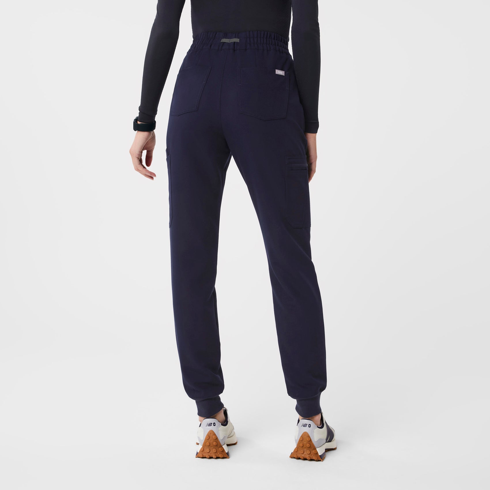 Women’s High Waisted Uman Relaxed Jogger Scrub Pants Navy · FIGS