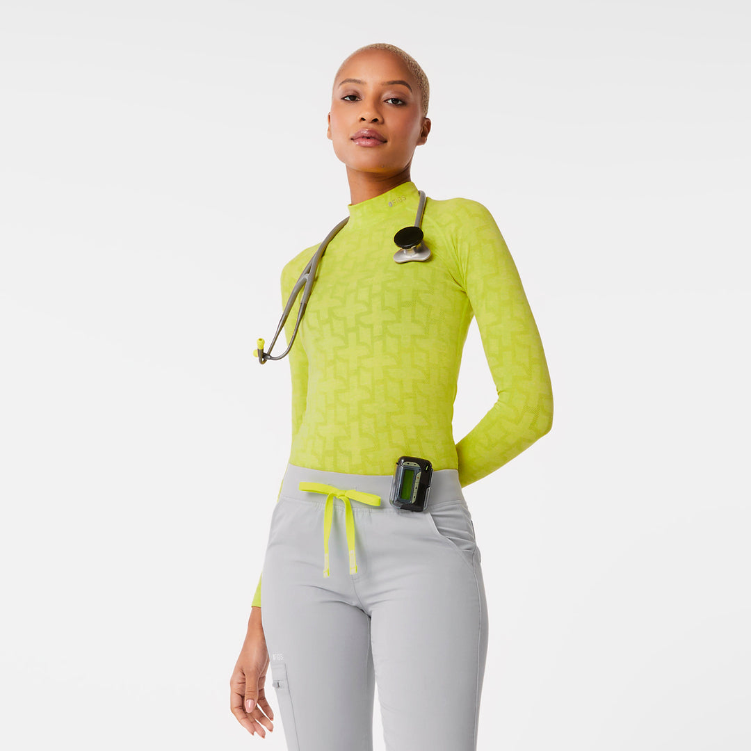 Women’s Salta Logo Mock Neck Seamless Underscrub Citrine · FIGS