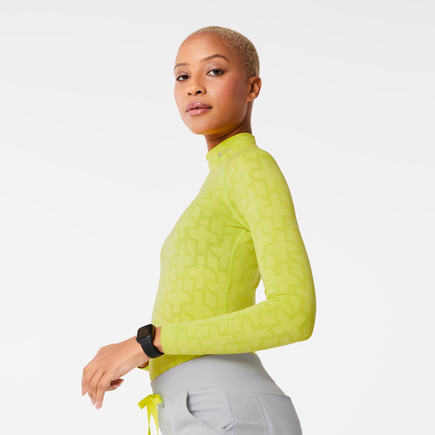 Women’s Salta Logo Mock Neck Seamless Underscrub Citrine · FIGS