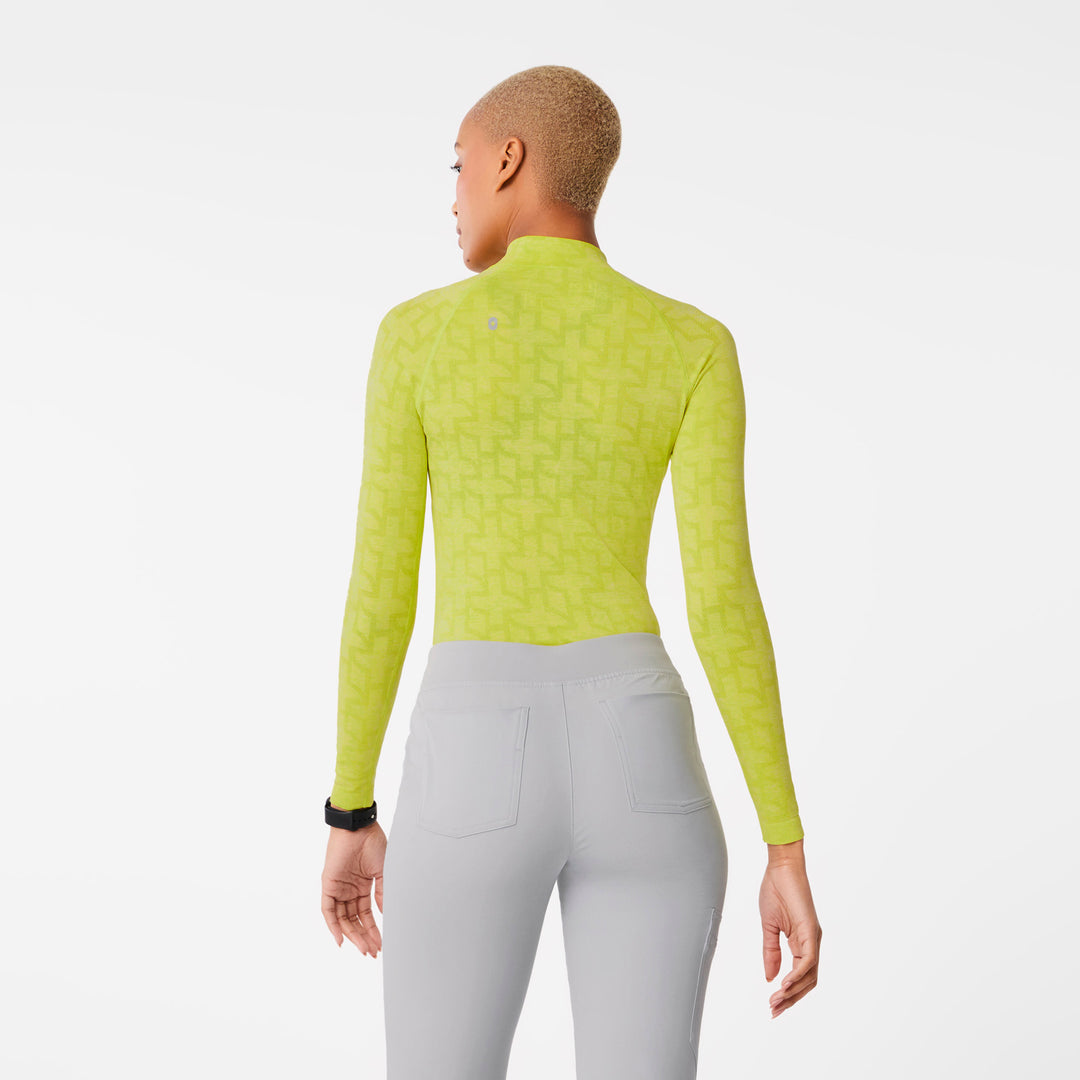 Women’s Salta Logo Mock Neck Seamless Underscrub Citrine · FIGS