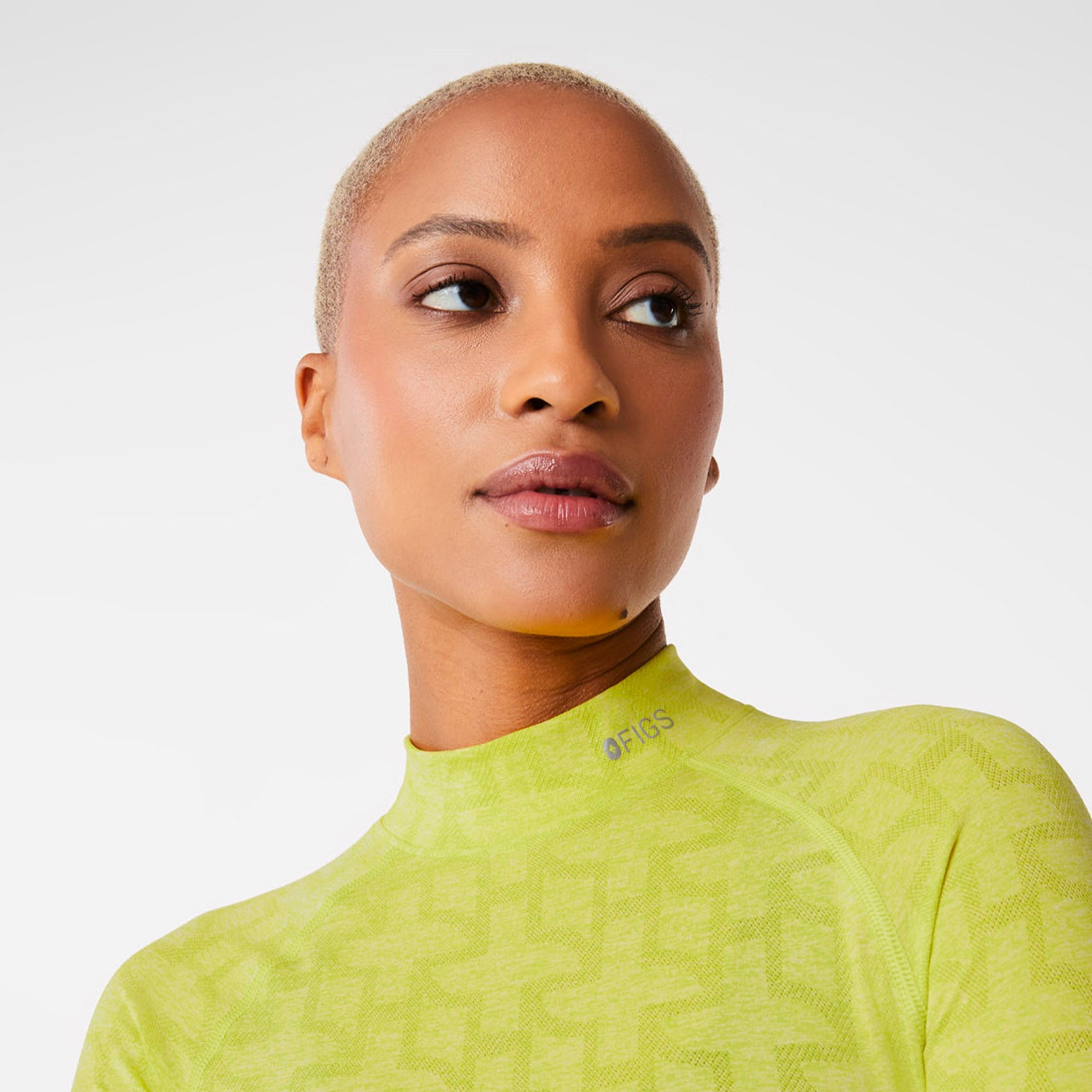 Women’s Salta Logo Mock Neck Seamless Underscrub Citrine · FIGS