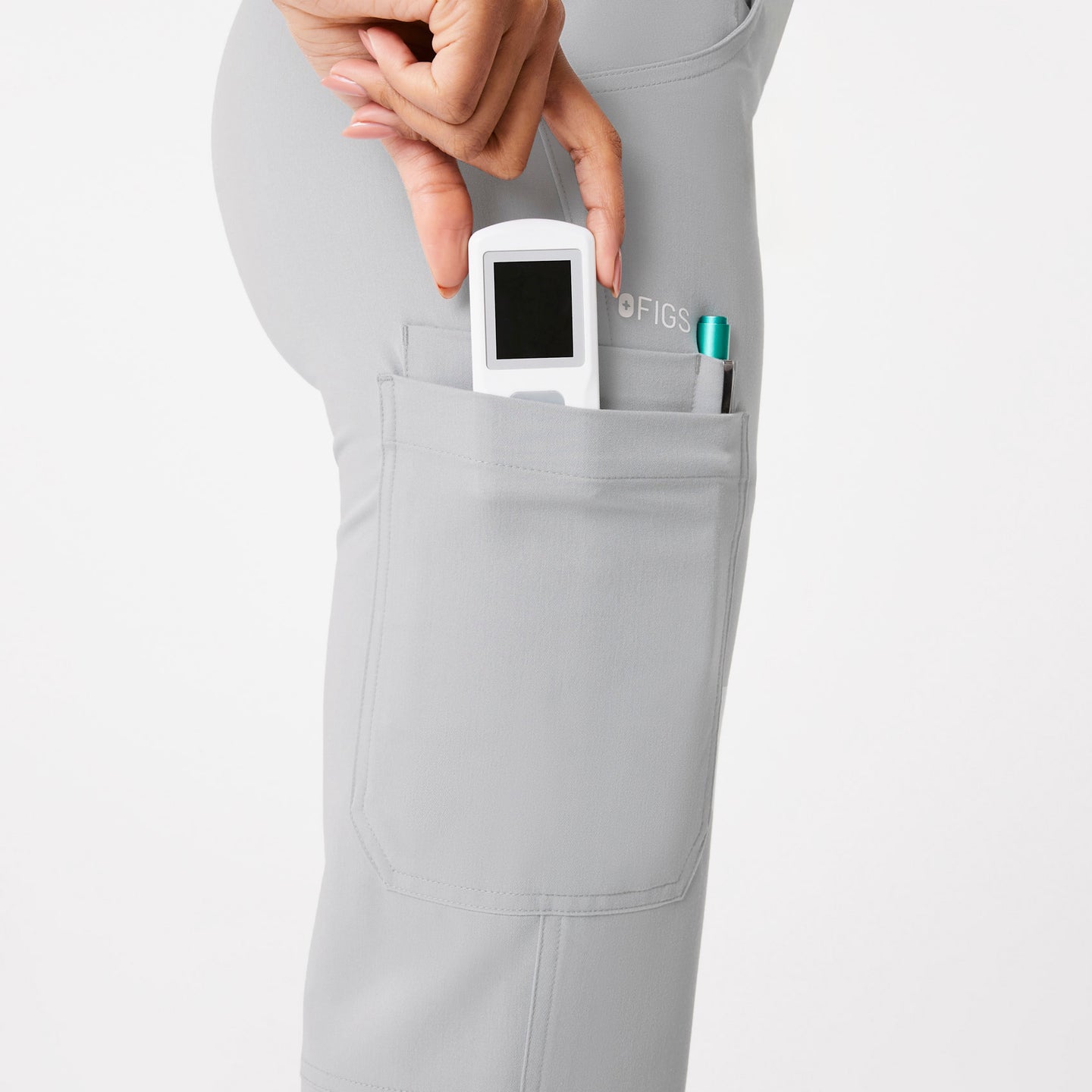 Women's Kade Cargo Scrub Pants™ Silver Arrows · FIGS